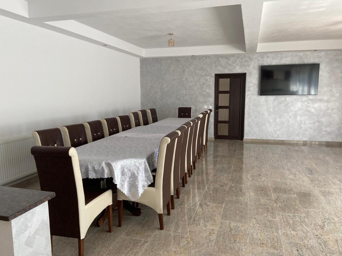 Pensiunea Casa Deny Novaci-Străini Екстериор снимка