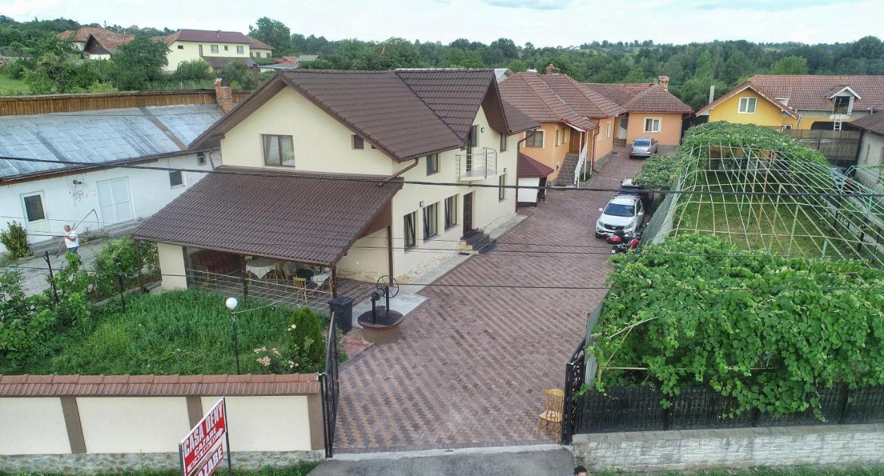 Pensiunea Casa Deny Novaci-Străini Екстериор снимка